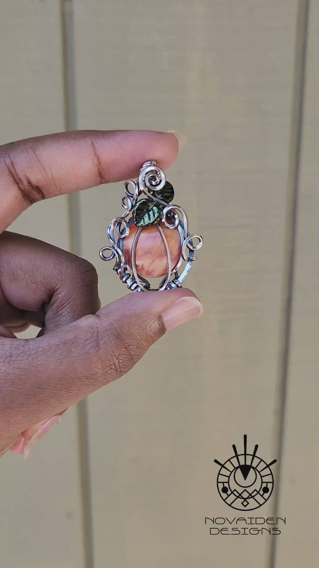 Load and play video in Gallery viewer, Spiny Oyster Shell Silver Pumpkin