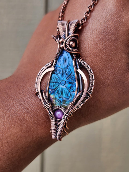 Load image into Gallery viewer, Flower Carved Labradorite &amp;amp; Star Ruby Talisman
