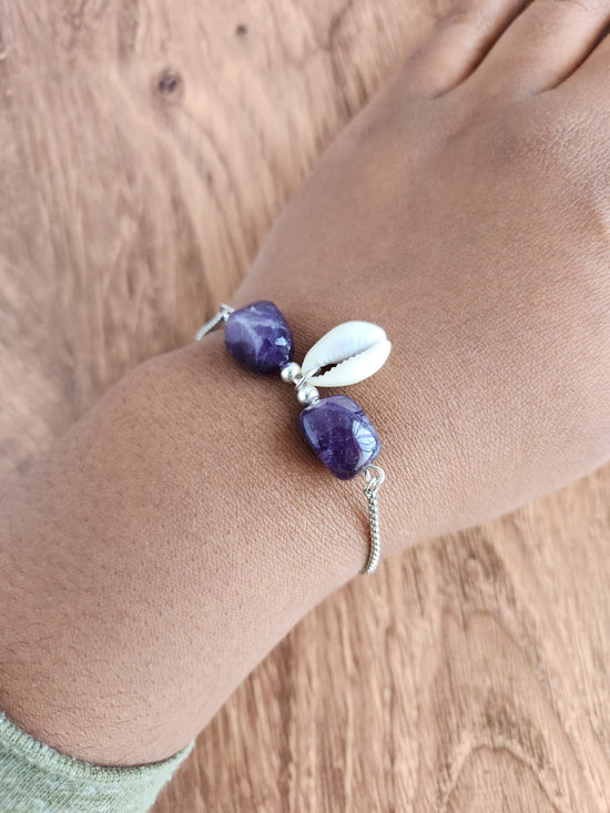 Load image into Gallery viewer, Amethyst &amp;amp; Cowrie Shell Bracelet

