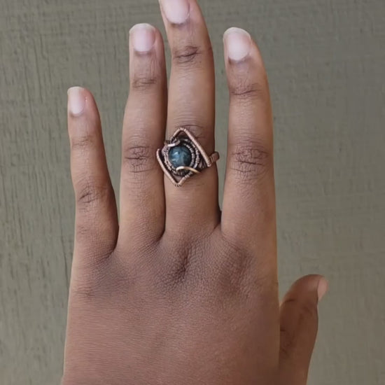 Load and play video in Gallery viewer, Moss Agate in Solid Copper Ring
